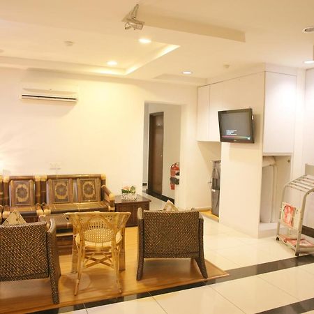 N K Hotel Muar Buitenkant foto