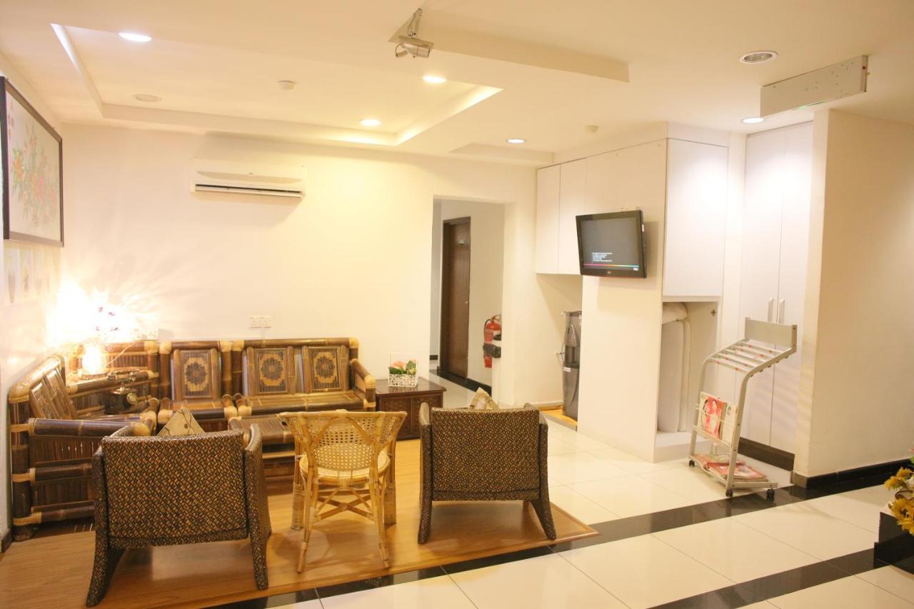 N K Hotel Muar Buitenkant foto