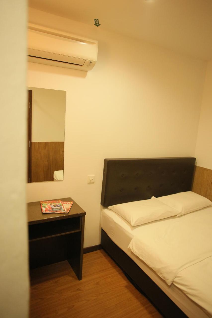 N K Hotel Muar Buitenkant foto