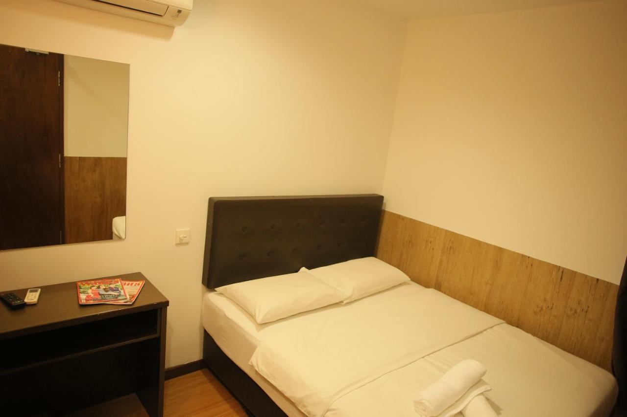 N K Hotel Muar Buitenkant foto